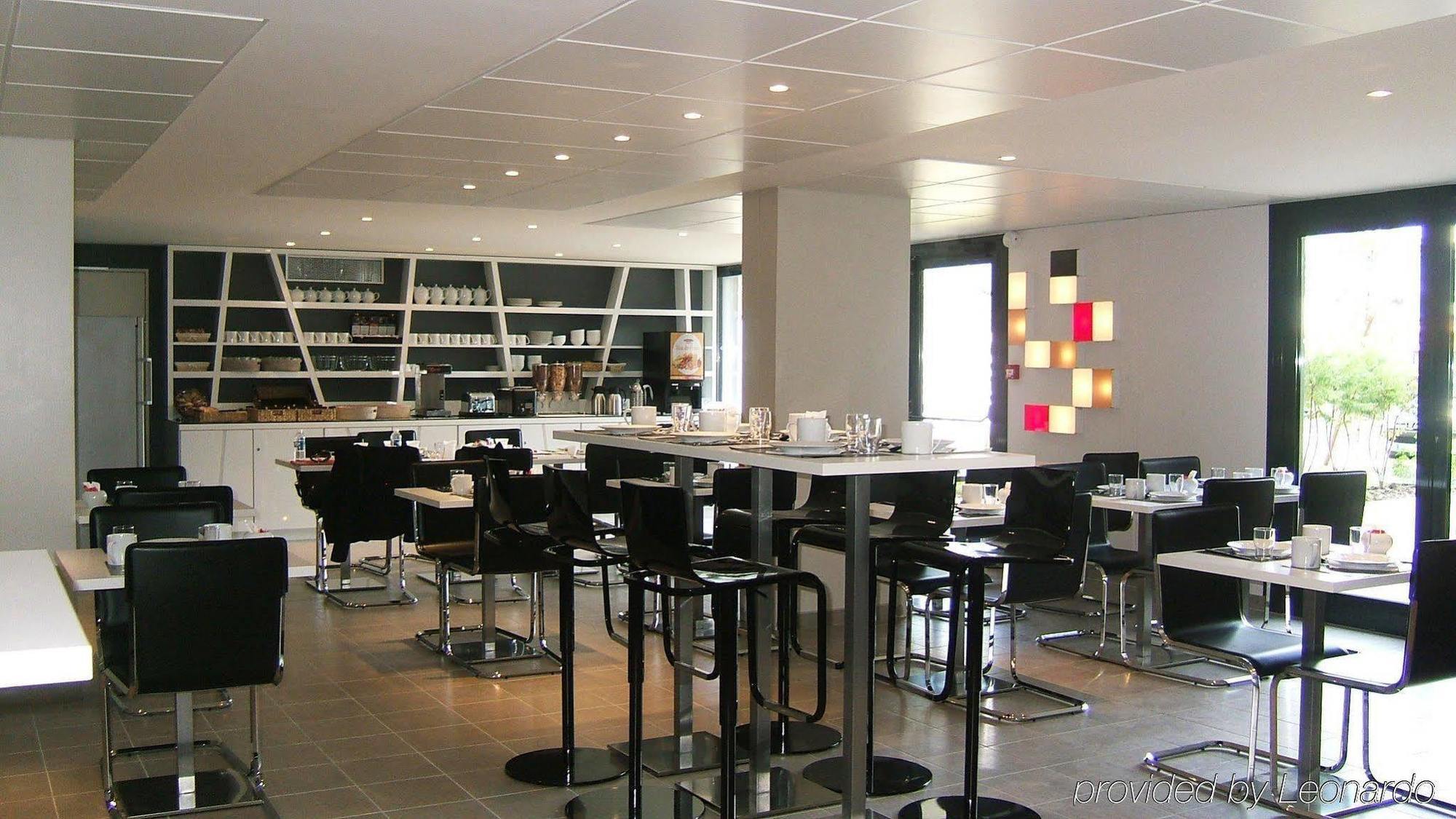 Residhome Carrieres La Defense Restaurang bild